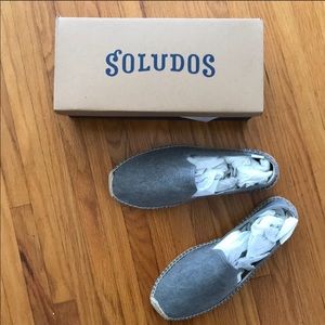 NWOT Soludos Men’s Smoking Slipper Grey